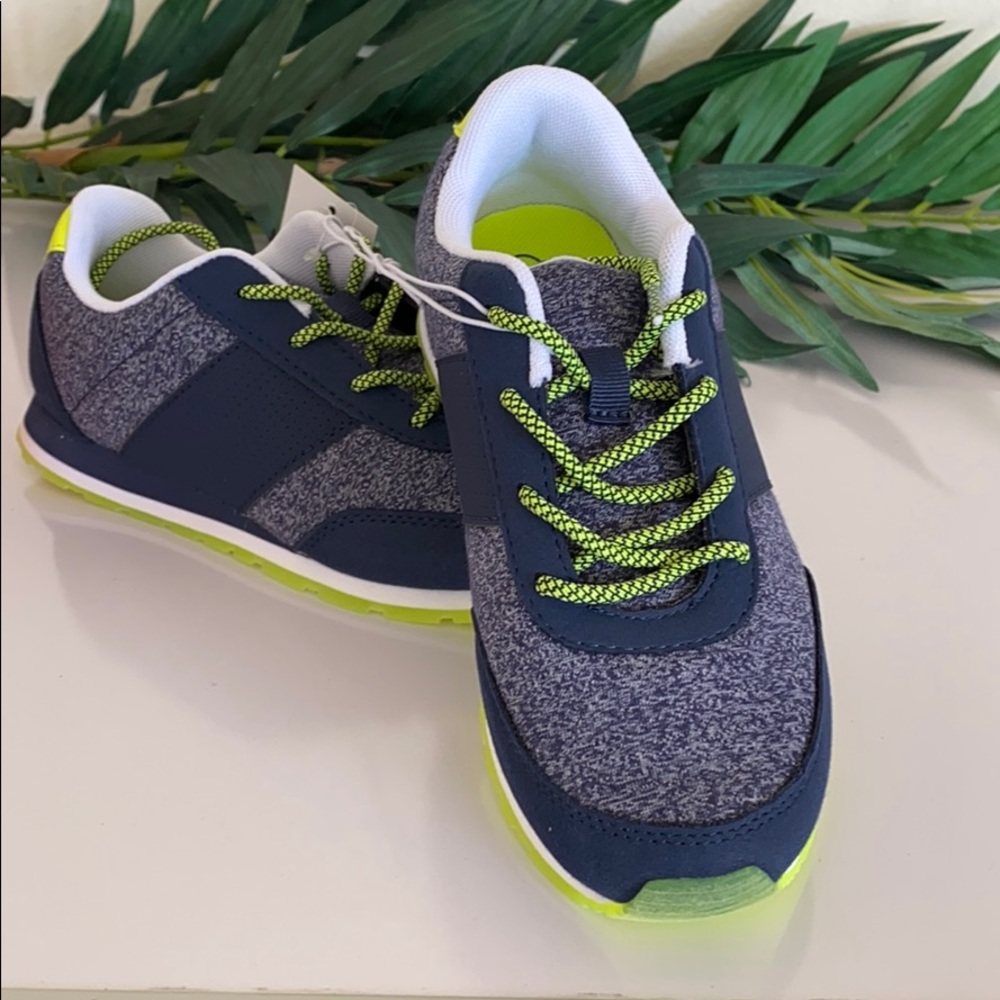 Boys shoes